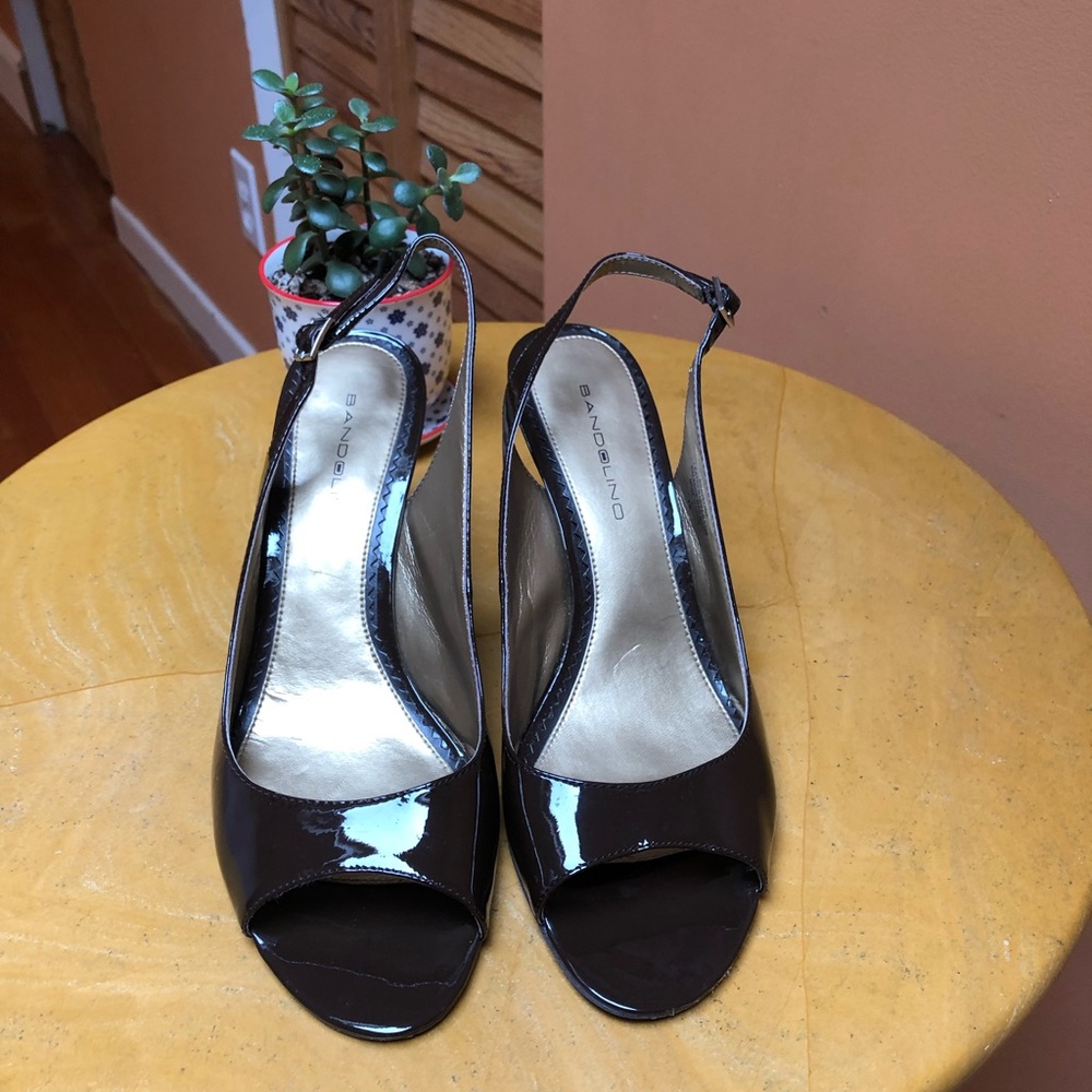 Bandolino peep toe sling back heels